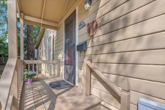 2425 NE 32nd Pl, Portland, OR 97212 - property entrance with a porch