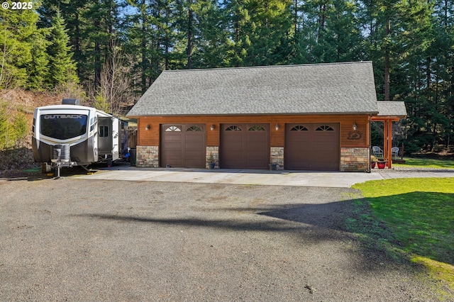 view of detached garage