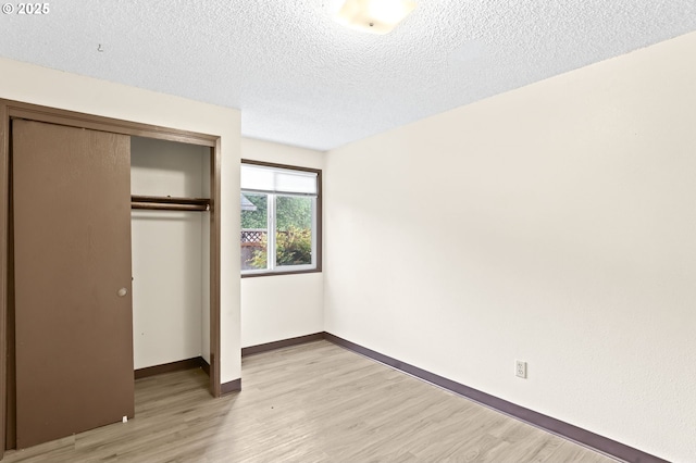 9208 NE 27th St, Vancouver, WA 98662 - unfurnished bedroom featuring a closet, light wood-style floors, baseboards, and a textured ceiling