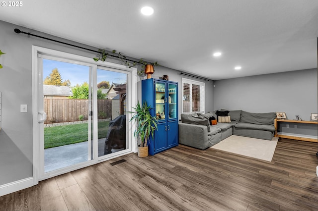 10417 NE 86th Ave, Vancouver, WA 98662 - living area featuring wood finished floors and recessed lighting
