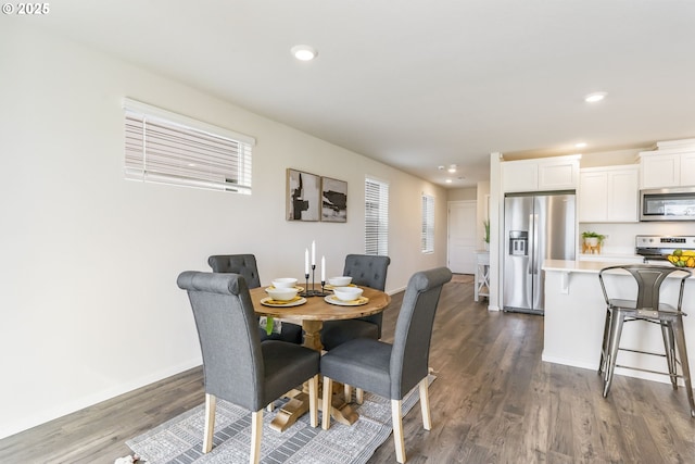 dining space featuring dark wood-style floors, recessed lighting, and baseboards