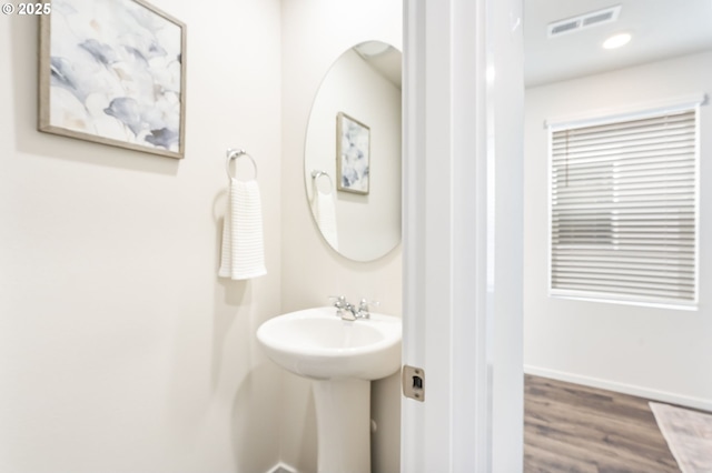 bathroom featuring recessed lighting, a sink, wood finished floors, visible vents, and baseboards