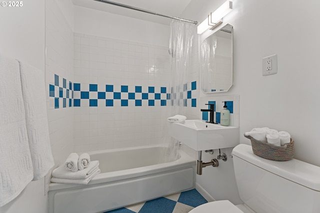 6540 SE 88th Ave, Portland, OR 97266 - bathroom with toilet, shower / bathtub combination with curtain, and a sink