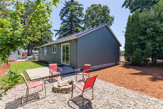 1185 Shady Ln, Keizer, OR 97303 - rear view of property featuring an outdoor fire pit and a patio area
