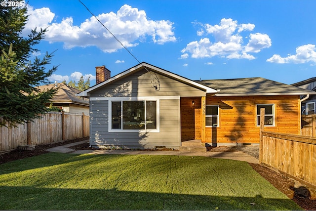 view of front of property with a front lawn