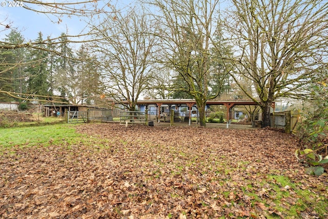 view of yard with an outdoor structure