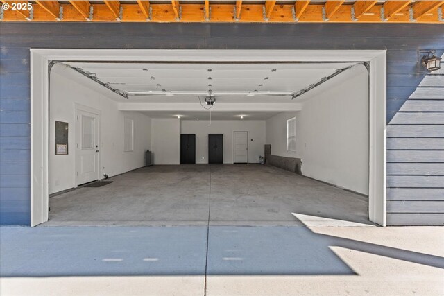 531 NW Vancouver Ave, Stevenson, WA 98648 - view of garage