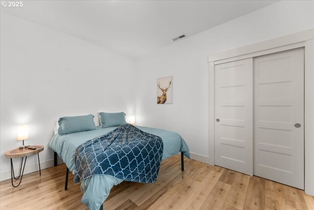 531 NW Vancouver Ave, Stevenson, WA 98648 - bedroom with wood finished floors, baseboards, and a closet