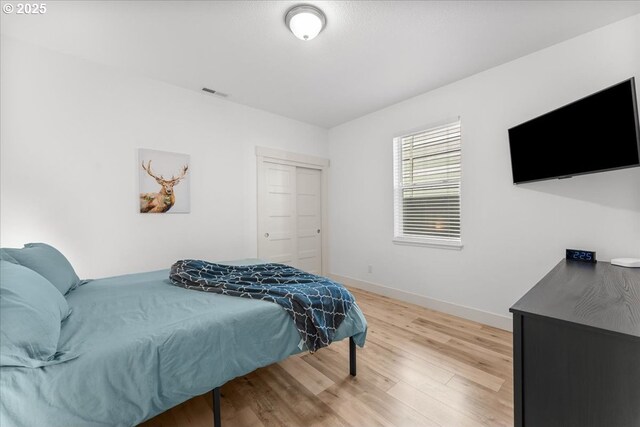 531 NW Vancouver Ave, Stevenson, WA 98648 - bedroom featuring light wood-style flooring and baseboards