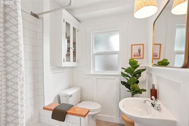 3615 NE 72nd Ave, Portland, OR 97213 - full bathroom featuring plenty of natural light and curtained shower