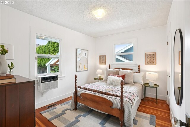 3615 NE 72nd Ave, Portland, OR 97213 - bedroom with wood finished floors and a textured ceiling