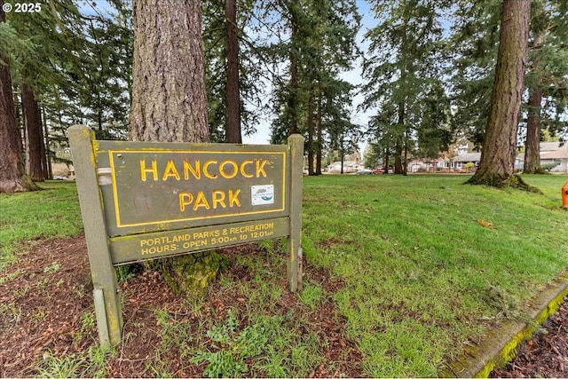 community sign featuring a lawn