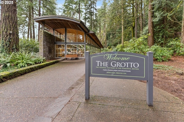 view of community / neighborhood sign