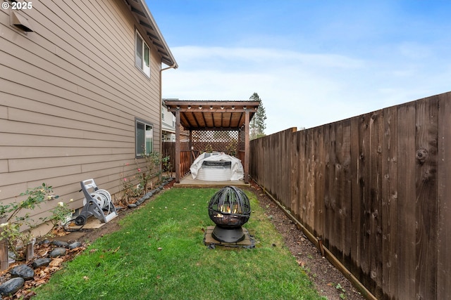 view of yard featuring an outdoor fire pit