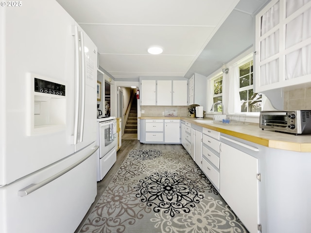 97994 W Benham Ln, Brookings, OR 97415 - kitchen featuring white appliances, a sink, white cabinetry, backsplash, and light wood-style flooring