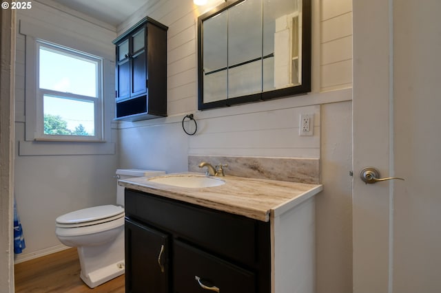 501 NW 6th St, Pendleton, OR 97801 - bathroom with vanity and wood finished floors
