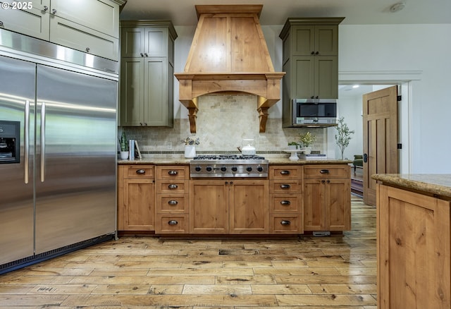 2892 Riverwalk Loop, Eugene, OR 97401 - kitchen with appliances with stainless steel finishes, tasteful backsplash, a sink, and light wood-style floors