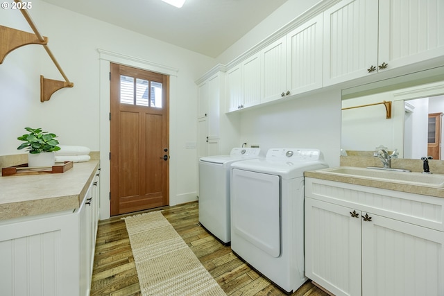2892 Riverwalk Loop, Eugene, OR 97401 - clothes washing area featuring visible vents, wood finished floors, a sink, cabinet space, and independent washer and dryer