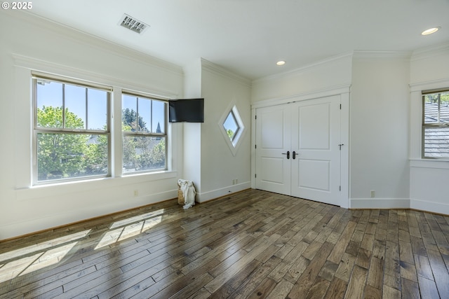2892 Riverwalk Loop, Eugene, OR 97401 - full bath with vanity, a walk in closet, and a stall shower
