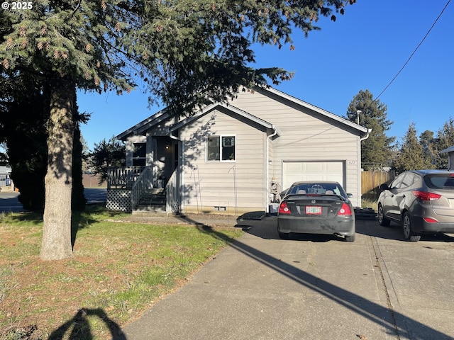 view of front facade with a garage and a front yard