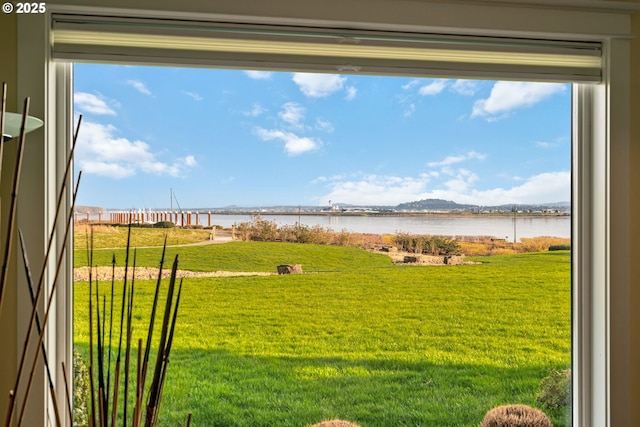 view of yard featuring a water view