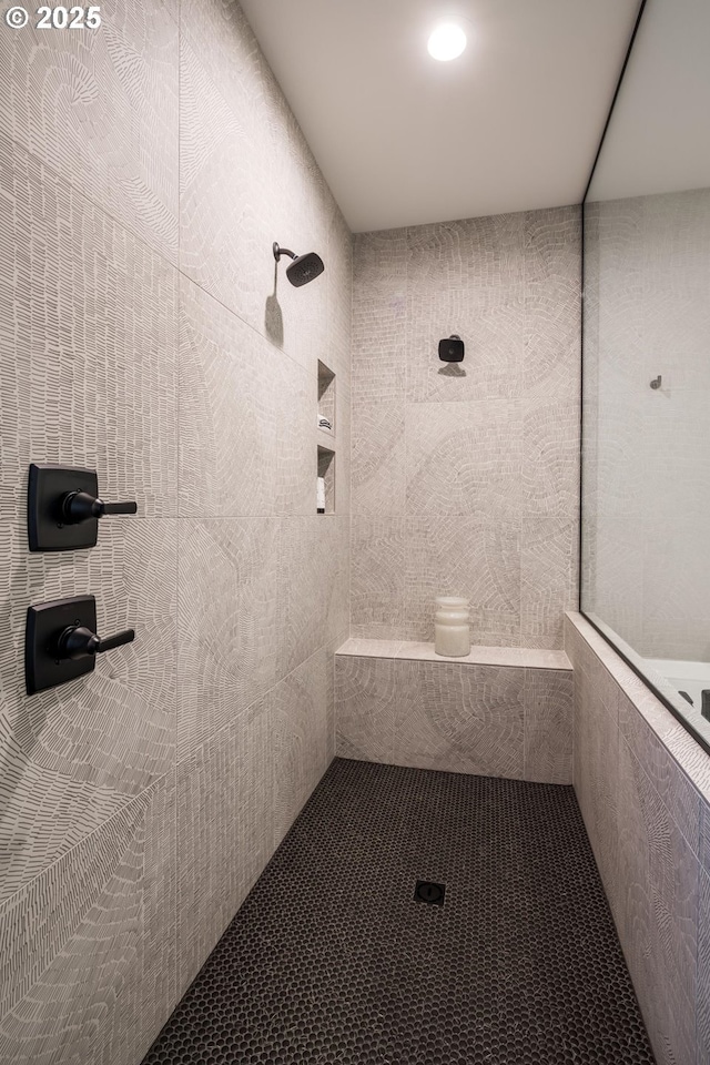 bathroom featuring a tile shower