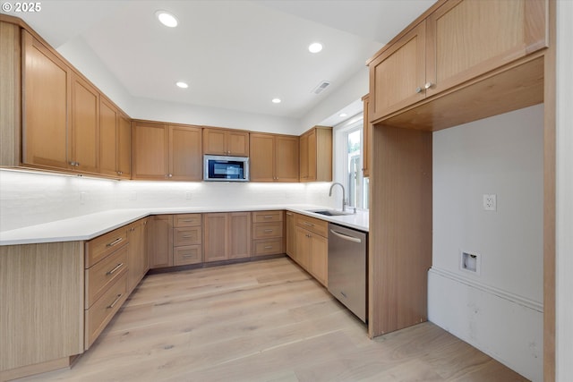 13212 SE Terra Cascade Dr, Happy Valley, OR 97086 - kitchen featuring stainless steel appliances, a sink, decorative backsplash, light wood-style flooring, and recessed lighting