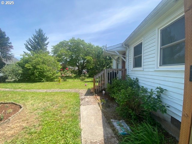 3802 C St, Washougal, WA 98671 - view of grassy yard
