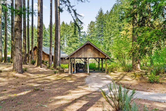89935 Greenwood Dr, Leaburg, OR 97489 - view of property's community with a carport and dirt driveway