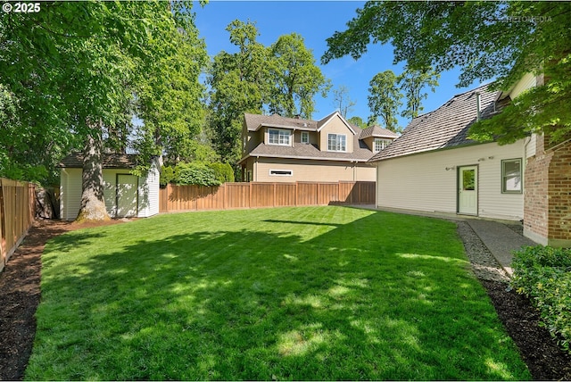 view of yard featuring an outdoor structure and a shed