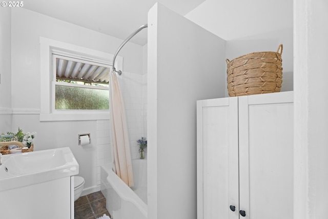 6736 N Haight Ave, Portland, OR 97217 - bathroom with shower / bath combo, toilet, and vanity
