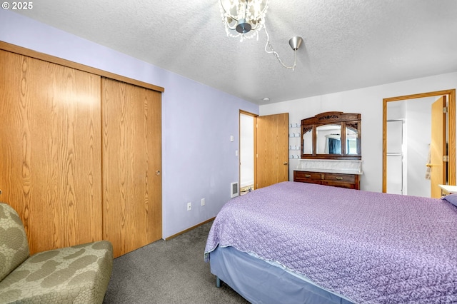 bedroom featuring a notable chandelier, a closet, visible vents, carpet flooring, and a textured ceiling