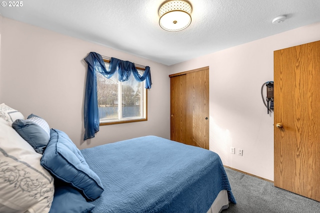 bedroom featuring a textured ceiling, carpet floors, and a closet