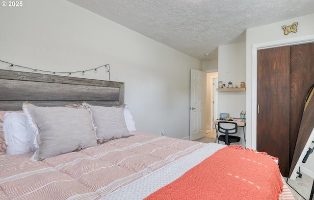 156 1st Ave, Coos Bay, OR 97420 - bedroom featuring a closet and a textured ceiling
