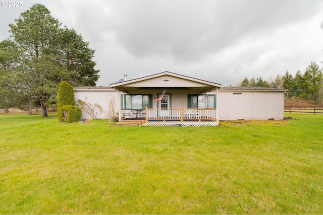 view of front of property featuring a deck and a front yard