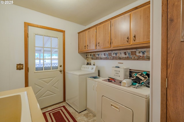 washroom featuring a sink, cabinet space, and washing machine and dryer