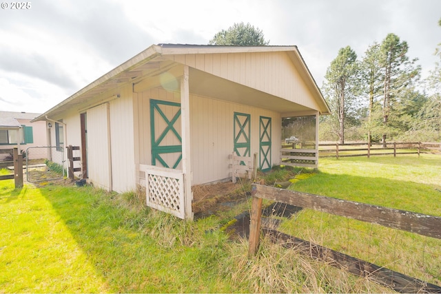 view of outdoor structure with an outbuilding and an exterior structure