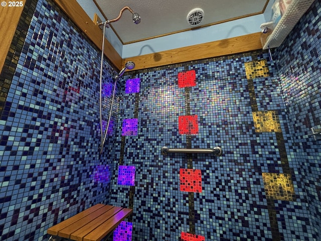 full bathroom featuring a tile shower