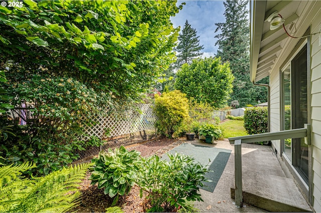 9120 NE 54th St, Vancouver, WA 98662 - fenced backyard with a patio