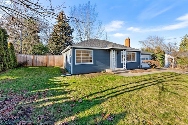 view of front facade featuring a front yard