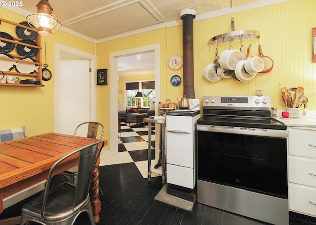 762 G St, Gearhart, OR 97138 - dining area featuring dark wood-style flooring