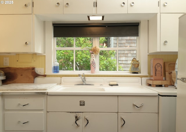 762 G St, Gearhart, OR 97138 - kitchen with light countertops and white cabinets