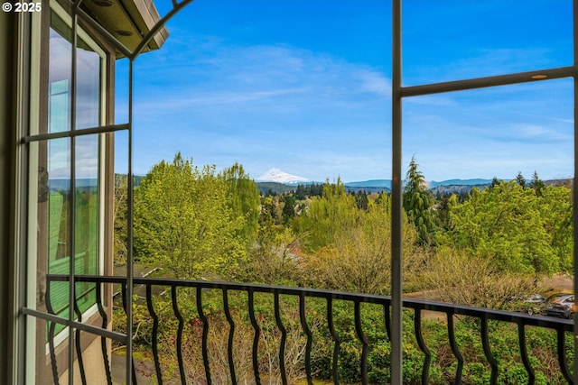 5711 SE Vista Ct, Milwaukie, OR 97267 - balcony with a mountain view and a forest view