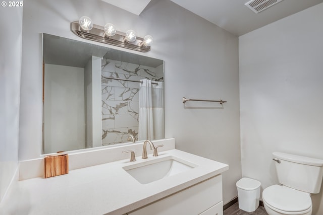 bathroom with vanity, a shower with curtain, toilet, and visible vents