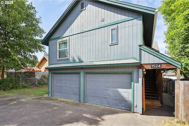 1524 Wasco St, Hood River, OR 97031 - garage featuring fence and driveway