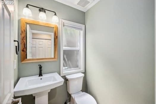 5364 Rosewood St, Lake Oswego, OR 97035 - bathroom featuring toilet