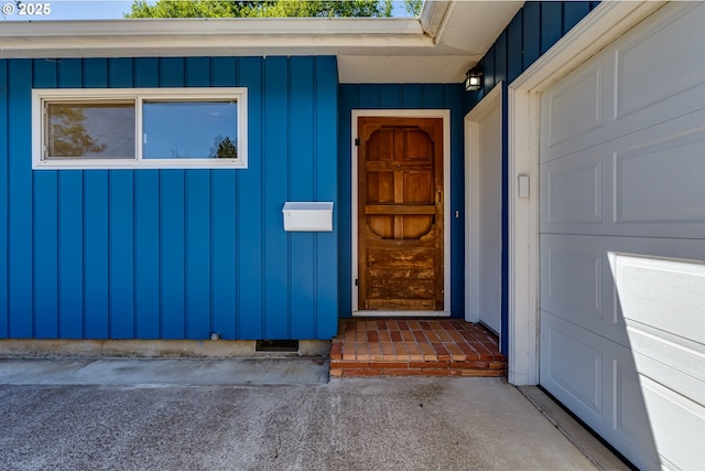 2220 Hayes St, Eugene, OR 97405 - entrance to property with board and batten siding