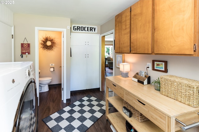 5339 SE Chase Rd, Gresham, OR 97080 - laundry room with dark wood-style floors