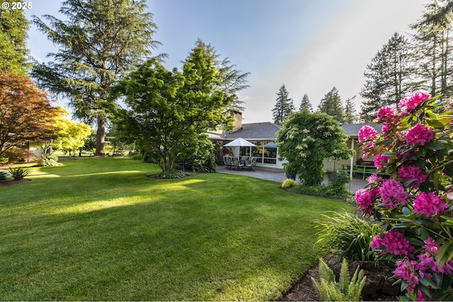 5339 SE Chase Rd, Gresham, OR 97080 - view of grassy yard featuring a patio area