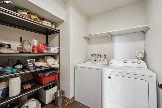 1625 SE Regner Rd, Gresham, OR 97080 - washroom with washing machine and clothes dryer and tile patterned flooring
